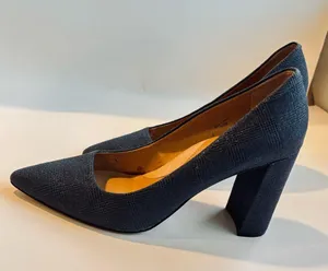 Banana Republic Navy Textured Pebble Leather Heels Size 9.5 thumbnail 7