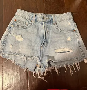 garage jean shorts size 2  thumbnail 1