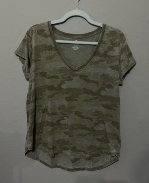 American Eagle Camo T-Shirt V-Neck thumbnail 1