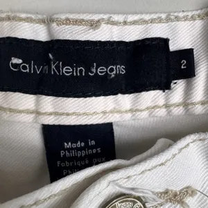 Calvin‎ Klein Women's Sz 2 White Denim Jeans Low Rise Flare 30x27 Short thumbnail 6