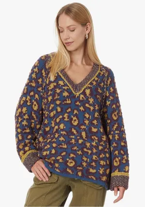 Free People‎ Womens Little Animal Pullover Blue Fig Combo Size Medium Oversized! thumbnail 1