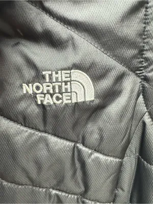 The North Face Women's Black Quilted Faux-Fur Lined Vest size Small thumbnail 3