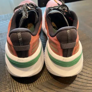 Saucony Women's Endorphin Shift 10.5 women thumbnail 5
