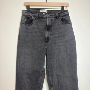 Abercrombie & Fitch The Ankle Straight Ultra High Rise Gray Wash‎ Jeans thumbnail 2