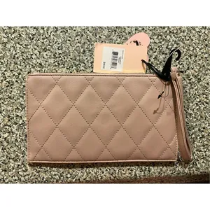 Juicy Couture Dusty Blush Quilted Diamond Faux Leather Wristlet NWT thumbnail 2