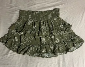 aerie Olive Green Paisley Bandana Ruffle Mini Skirt Size M thumbnail 1