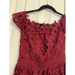 Chi‎ Chi London Midi Dress Crochet Lace Burgundy Off The Shoulder US 4 Romantic thumbnail 5