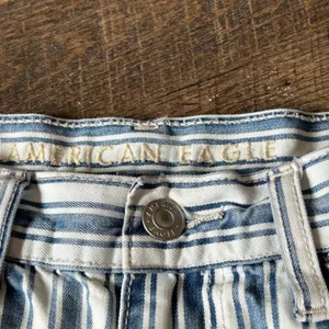 American Eagle Striped High Waisted Denim Shorts Blue White Cuffed Size 27w thumbnail 8