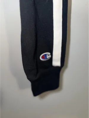 Size X-Small Champion Women's Black Cropped Long Sleeve Logo Sweatshirt. thumbnail 4