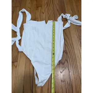 Free‎ People Lola White Crinkle Tie Shoulder Bodysuit Size Medium thumbnail 7
