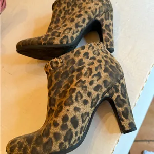 Sam & Libby Animal Print booties thumbnail 1