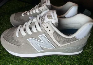 New Balance gorgeous neutral every day sneakers. Women’s size 5 thumbnail 1