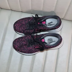 Brooks Women's Black and Pink Trainers thumbnail 2