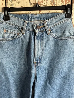 Vintage Levi's Women's jeans size 3M thumbnail 2