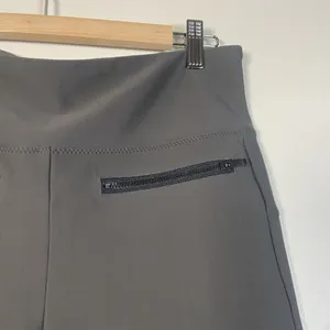 Athleta Stellar Crop Pants Charcoal Size‎ M Style 21023 Zip Ankle Athleisure thumbnail 5
