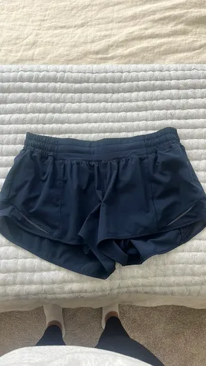 Lululemon Shorts Hotty Hot 2.5" Low-Rise thumbnail 2
