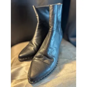 Black Leather Pointed Toe Studded Ankle Boots Rear Zip Block Heel 9M thumbnail 2
