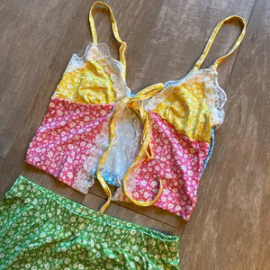 Floral lace open front tie crop top and slit skirt set XS NEW thumbnail 2