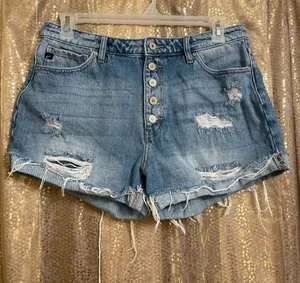 KanCan Jovana Ultra High Rise Shorts Light Wash 13/30 EUC‎ thumbnail 1