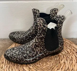 New Seven7 For All Mankind leopard print pointy toe Pull Tab Chelsea Rain Boots thumbnail 2