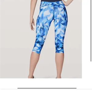 Lululemon Wunder Under‎ Hi-Rise 1/2 Tight Luxtreme Blush Blossom Alpine Size 8 thumbnail 2