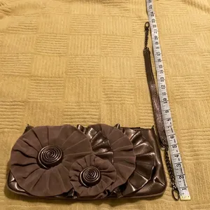 Nine West beautiful brown handbag with flowers & ruffles details on front EUC thumbnail 2