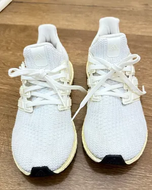 adidas Ultraboost 4.0 Women’s Size 7.5 Athletic Shoes thumbnail 1