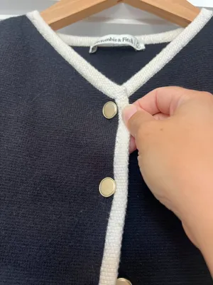 Abercrombie The Mara High-V LuxeLoft Sweater Vest XS Preppy, Academia, Capsule thumbnail 4