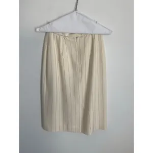Burberrys London Vintage‎ Silk 2pc suit size 4 thumbnail 9