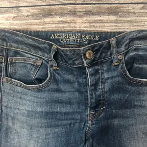American Eagle sz 6 jeans thumbnail 2