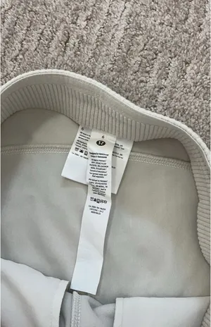 Lululemon shorts thumbnail 3