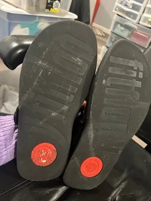 FitFlop women’s  Black Leather Toe-Post Sandals thumbnail 6