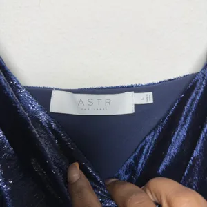 ASTR‎ The Label Women Dancing Queen Dress Large Navy Blue Metallic Velvet Cowl thumbnail 5
