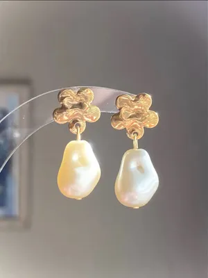 Handmade gold stainless flower acrylic baroque pearl dangle dangle earrings🌼 thumbnail 1