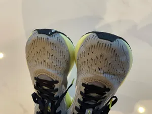 Brooks Hyperion Tempo Men’s Sneakers Gray Yellow Running Walking Racing Gym US9 thumbnail 4