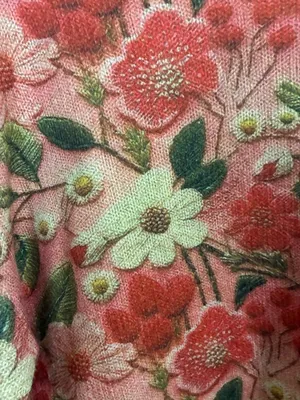 striking Floral Crewneck Sweater in Pink and Red Light Weight ( measurements) M thumbnail 3