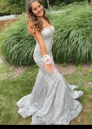Prom Dress NEW thumbnail 1