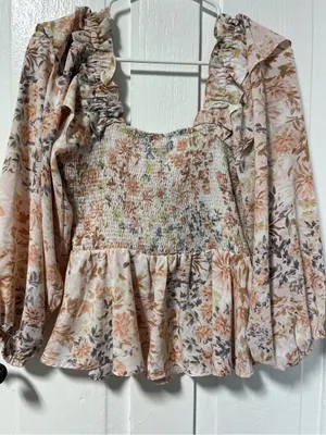 Entro Floral Puff Ruffle Sleeve with smocking peplum bottom size medium thumbnail 2
