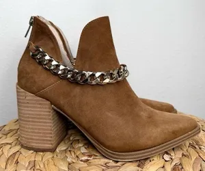 Steve Madden Boots Cedar Chestnut Suede Leather Ankle Booties Brown Chain Accent thumbnail 1