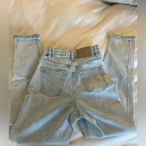 H&M mom jeans thumbnail 3