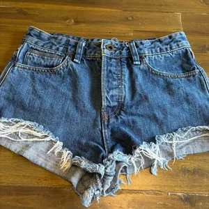 Free People Logan High Rise Cut Off Jean Shorts Distressed Button Fly Booty 26 thumbnail 3