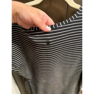 Lululemon women's short sleeve Stripe size 12 thumbnail 3