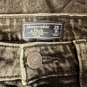 Abercrombie & Fitch Black High-Rise Slim Jeans Size 25 thumbnail 5