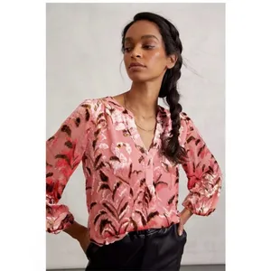 Anthropologie Lori Burnout Velvet Floral Top Pink V-Neck Size Medium thumbnail 4