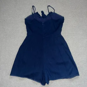 HYFVE Navy Blue Lightweight Denim Bow Front Romper Sz M thumbnail 2