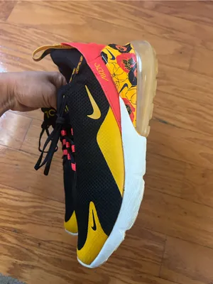 Limited Edition Nike women Air Max 270 Crimson floral black size 11 thumbnail 2