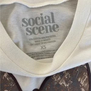 White Crop Top with Bow Design Size XS thumbnail 3