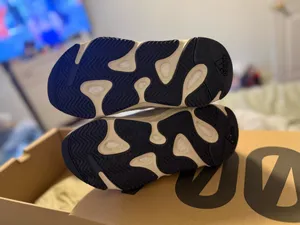 Yeezy Boost 700 Analog thumbnail 5