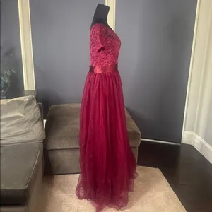 Women’s Full Length Burgundy Prom Bridesmaid Dress Short Sleeve Zip Back Size 10 thumbnail 3
