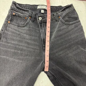 Abercrombie & Fitch Gray-Black Straight Leg Relax Fit High Rise Jeans‎ Size 28/6 thumbnail 5